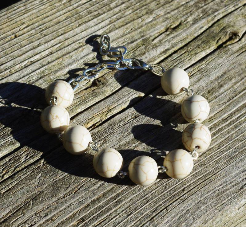 Chunky White Howlite Stone Armband Angst Relief Schmuck Chunky White Howlite Stone Armband Angst Relief Schmuck von AudacityWear