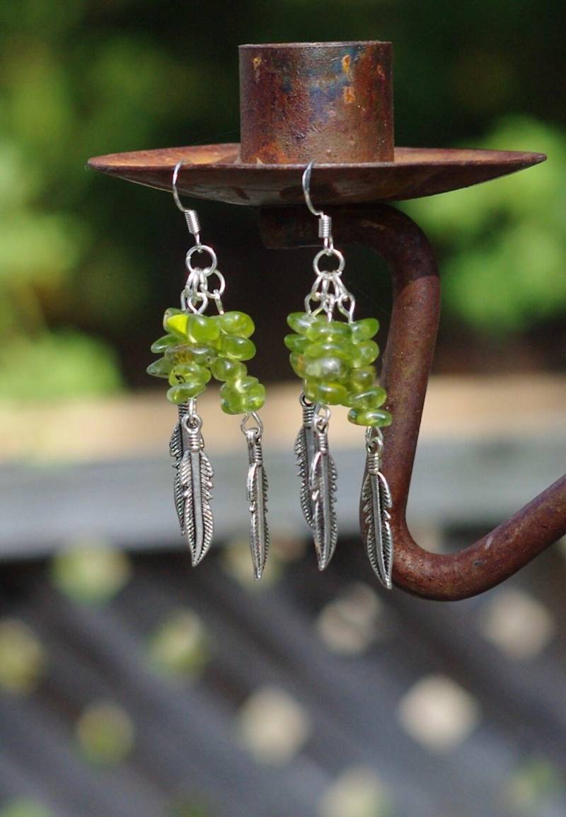 Peridot Ohrringe ~ Tibetsilber Federn Unikat Peridot Ohrringe ~ Tibetsilber Federn Unikat von AudacityWear