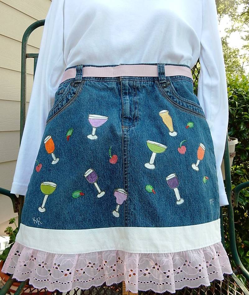 Handbemalte Halbe Denim Schürze Recycled Glasses Galore Design von AudieMaeDesigns