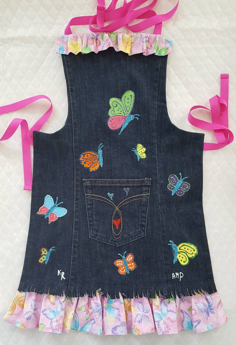 Kinderschürze, Recycelter Denim, Handgefertigt Und Handbemalt, Schmetterlinge in Hülle Fülle, Für Ihren Tween von AudieMaeDesigns