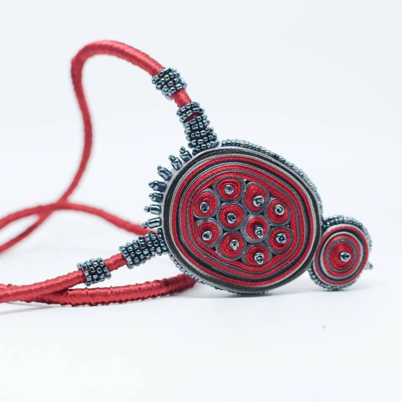Extravagante Extra Lange Textilkette Rot, Stoffkette Perlen, Gürtel, Personalisiertes Geschenk Für Frau, Fiber Art Schmuck, Schmuck Designer von AudraTextileStudio