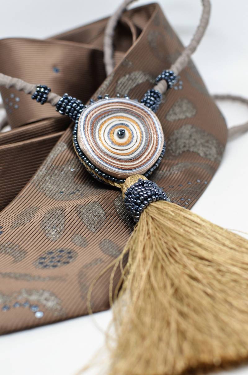 Geschenk Für Paare Lange Quastenkette Goldfarben Und Halsband Beige, Textilkette, Quastenanhänger Blau, Frau - Personalisierte Geschenke von AudraTextileStudio