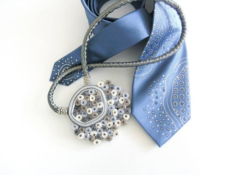 Geschenke Für Ein Paar Textile Halskette Und Halsband Blau, Statement Bemalte Gepunkteter Schmuck - Personalisierte von AudraTextileStudio