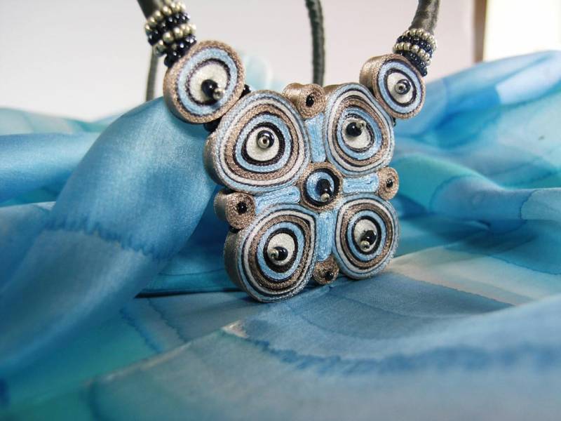 Geschenkset Stoffkette Und Seidenschal Handbemalt Blau, Halskette Perlenbemalt, Blau Langer Seidenschal, Personalisiertes Geschenk Für Frau von AudraTextileStudio