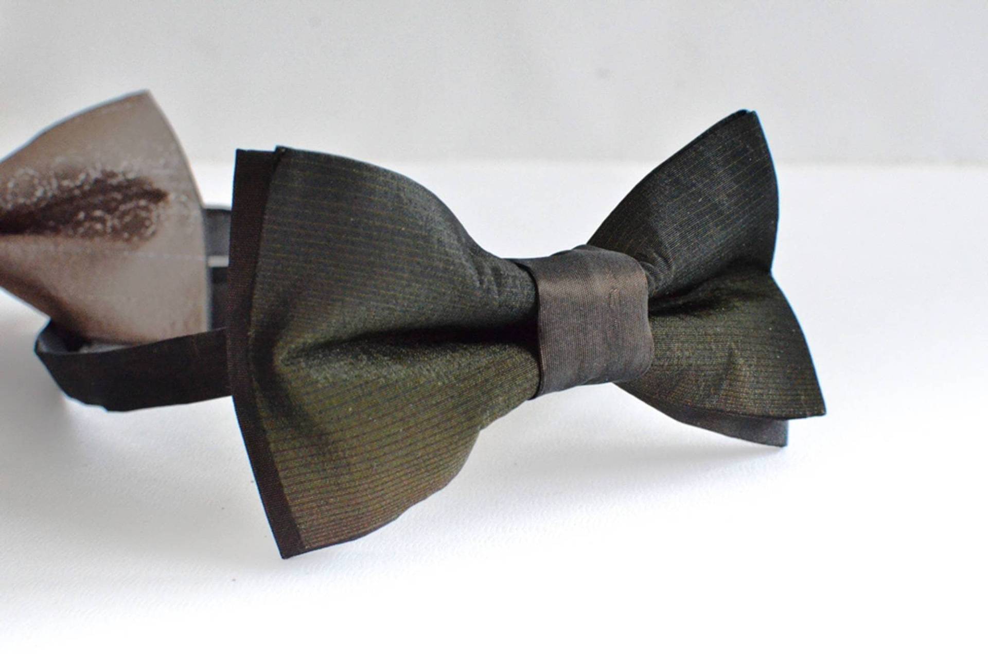 Handbemalte Fliege Grün, Hübsche Fliege Braun, Weihnachtsgeschenk Für Männer, Geschenk Ihn, Freund - Handgefertigtes Männer Accessoire Handbemalte Fliege Grün, Hübsche Fliege Braun, Weihnachtsgeschenk Für Männer, Geschenk Ihn, Freund - Handgefertigtes Männer Accessoire von AudraTextileStudio