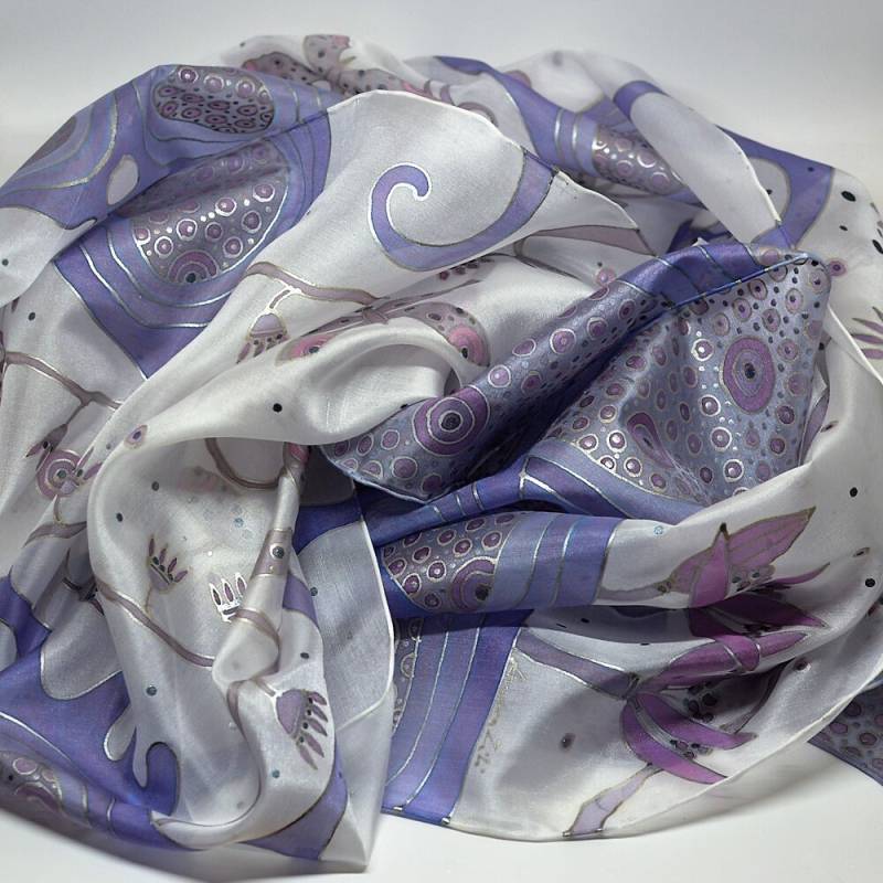 Langer Seidenschal Mit Schmetterlingen, Florales Design, Seidentuch Handbemalt von AudraTextileStudio