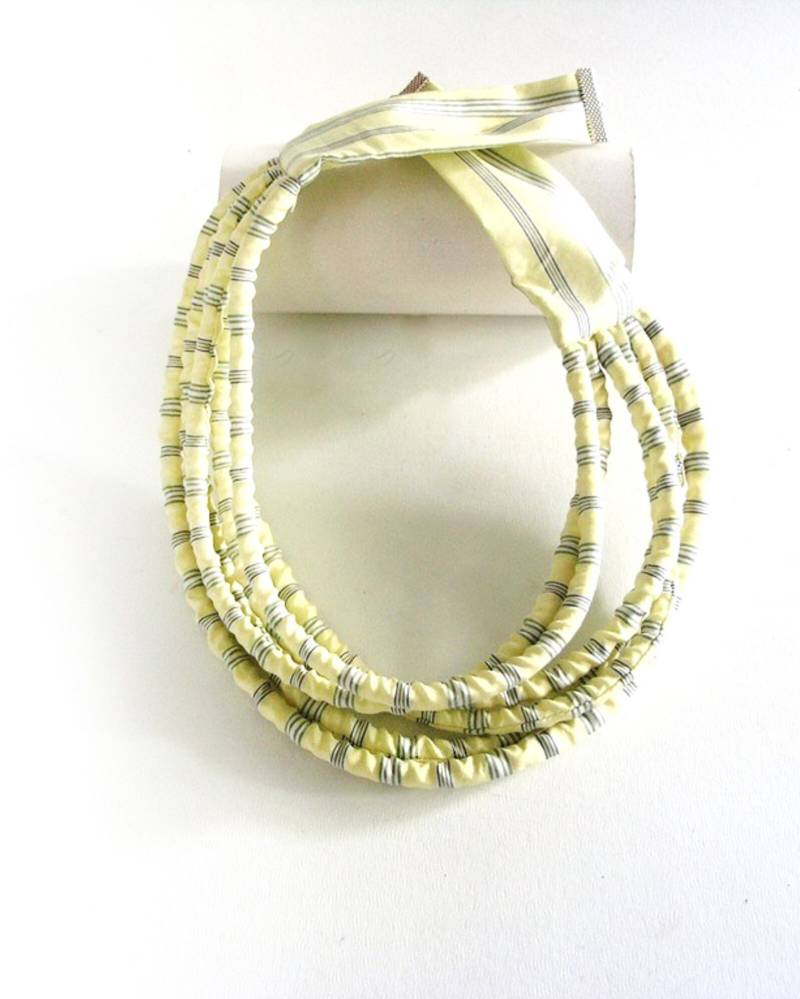 Mehrreihige Kette, Textilkette Gelb, Gestreifte Statement Geschenk Für Frau - Textilschmuck Sofort Versandfertig von AudraTextileStudio