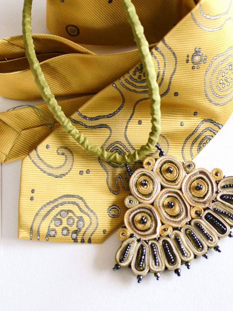 Personalisiertes Geschenk Für Paare, Familiengeschenk, Halskette Mit Gelben Perlen Und Handbemalter Gelber Krawatte, Gelbe Halskrawatte von AudraTextileStudio