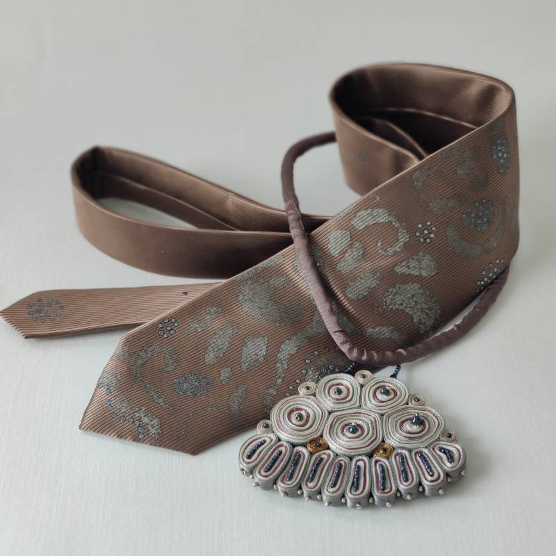 Personalisiertes Geschenk Für Paare/Sonderangebot Bib Halskette Und Krawatte Beige, Statement Braun - Fiber Art Schmuck Eiche von AudraTextileStudio