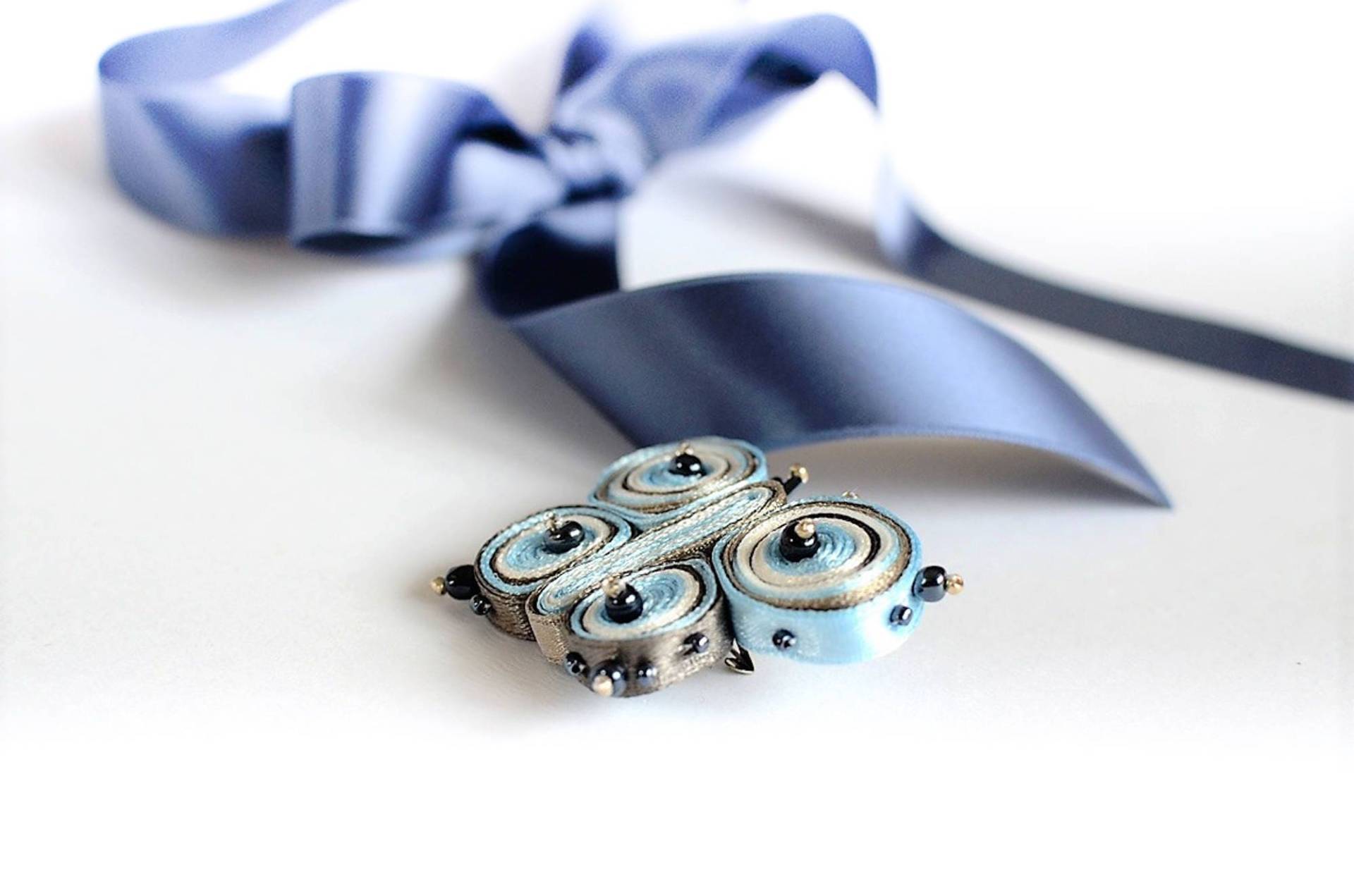 Schmetterling Brosche, Textil Brosche Blau, Anstecknadel Perlen, Kette Stoff & Anstecker, Geschenk Für Sie - Textiler Schmuck von AudraTextileStudio