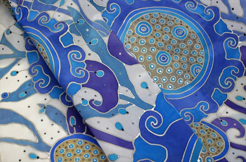 Seidenschal Handgemalten Blumen von AudraTextileStudio