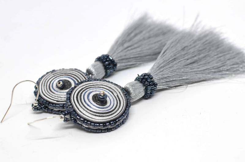 Silber Quasten Ohrringe, Weihnachtsgeschenk Für Frau - Fibre Art Schmuck Ooak von AudraTextileStudio