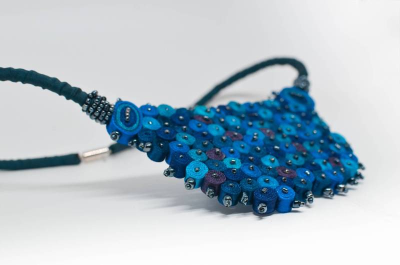 Statement Halskette Blau, Extravagante Halskette, Lätzchen Stoffkette Perlen, Halsband Geschenk Für Frau - Stoffschmuck von AudraTextileStudio