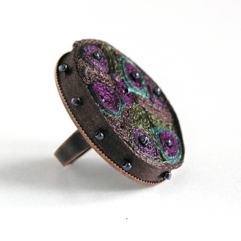 Statement Ring Lila, Große Ovale Ring, Verstellbare Perlen, Stoff Braun, Geschenk Für Frau, Sie, Original Schmuck Ooak von AudraTextileStudio