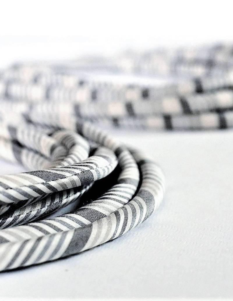 Trendige Gestreifte Halskette Grau, Mehrreihige Textilkette, Minimalist Halskette, Mehrstrangige Geschenk Für Frau - Textilschmuck von AudraTextileStudio