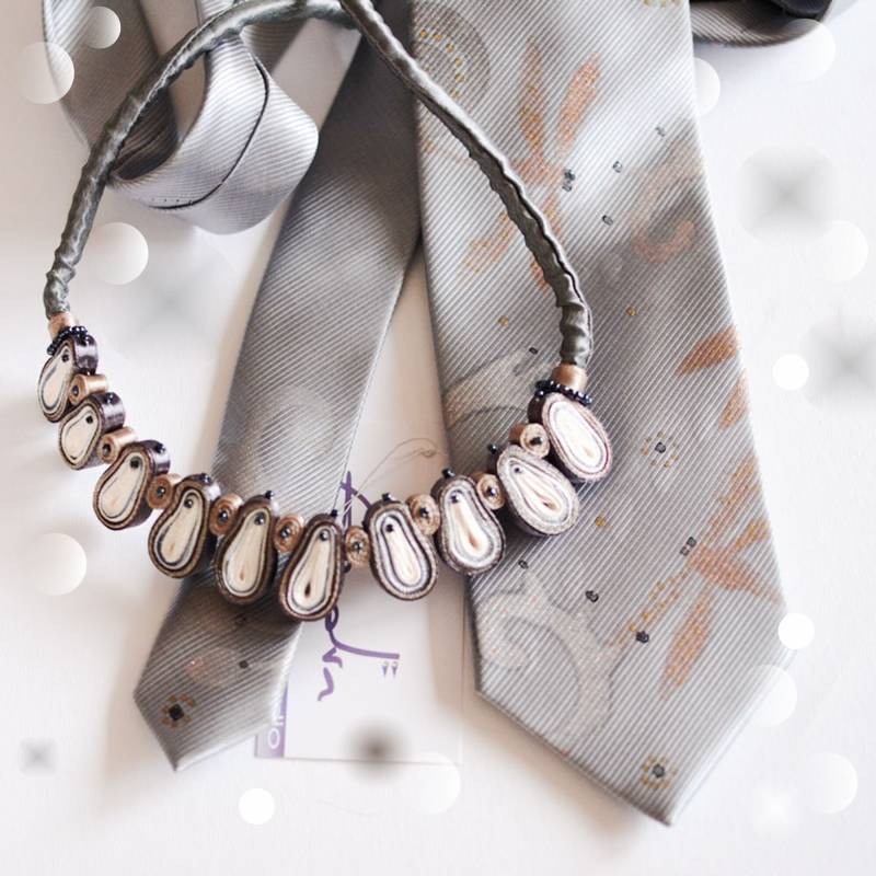 Weihnachten Geschenkset Für Paar, Textilkette Und Libelle Grau, Halskette Perlen - Personalisierte Geschenke Ihn Auf Bestellung von AudraTextileStudio