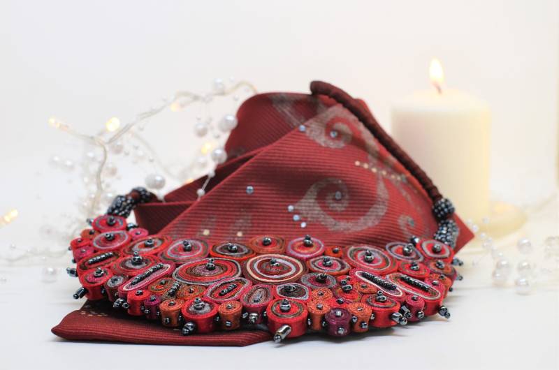 Weihnachtsgeschenk Für Paare Rote Weihnachtskette & Weihnachtshalskette, Personalisiertes Weihnachtsgeschenk, Halskette Und Rot von AudraTextileStudio