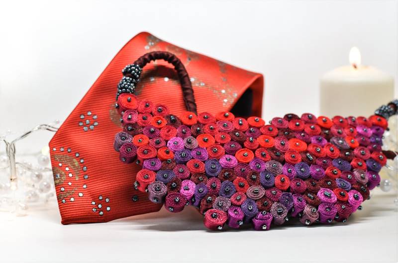 Weihnachtsgeschenk Für Paare Rote Weihnachtskette & Weihnachtskette, Personalisiertes Geschenk, Weihnachtsfamilie, Halskette Und Rot von AudraTextileStudio