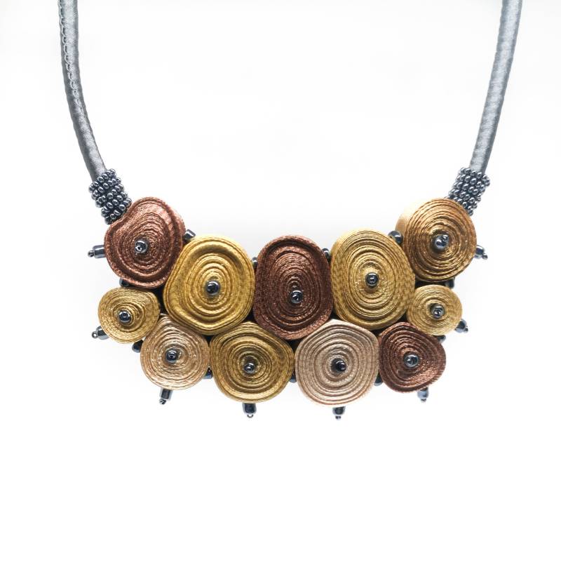 stoffkette Gold, Textilkette Perlen, Halsband Halskette Golden, Personalisiertes Geschenk Für Frau, Faser Kunst Schmuck Bereit Zu Versenden von AudraTextileStudio