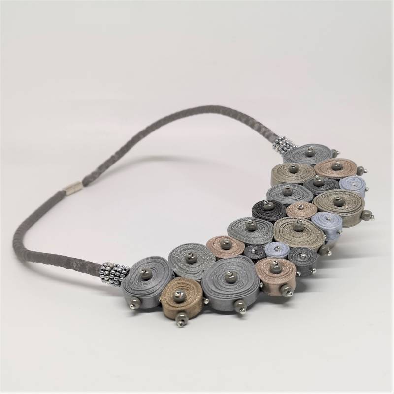 stoffkette Grau, Textilperlenkette Beige, Textilperlenkette, Versandfertig von AudraTextileStudio