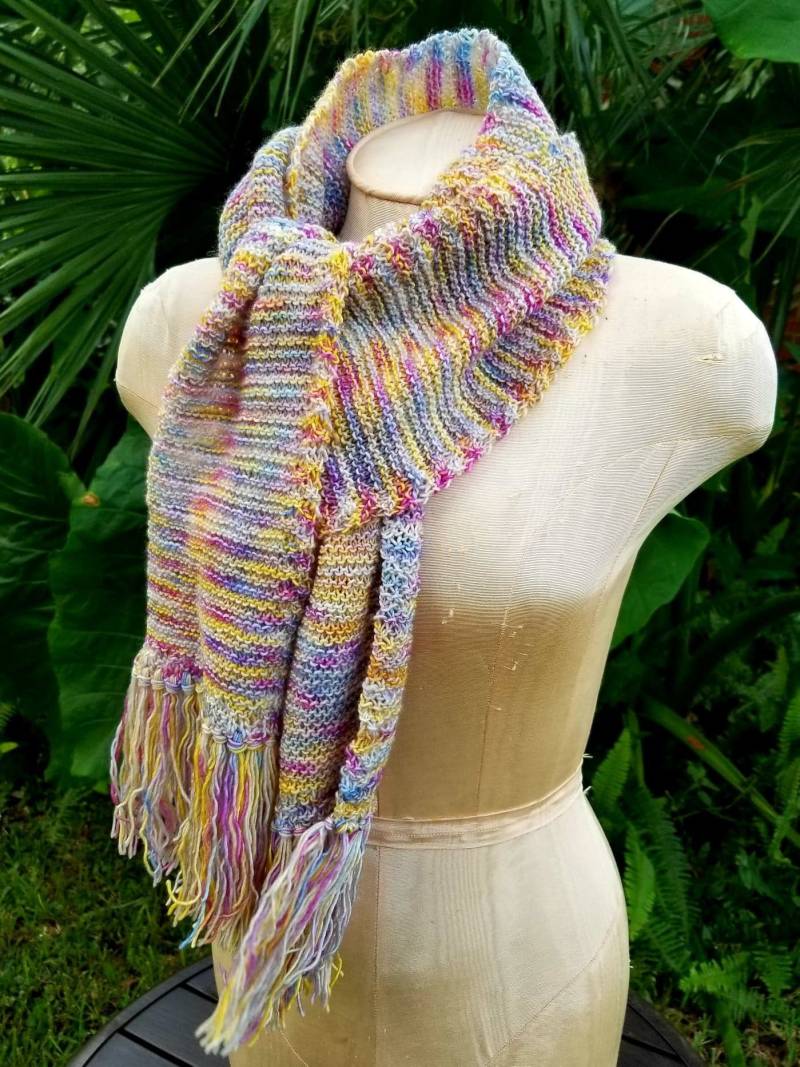 Neu Rosy Maple Moth Fransenschal Boho Lepidoptera Pastell Rose Rosa Lavendel Ringelblume Himmelblau Merino Wolle Urlaub Geschenk Audrey Gestrickt von AudreyKnitted