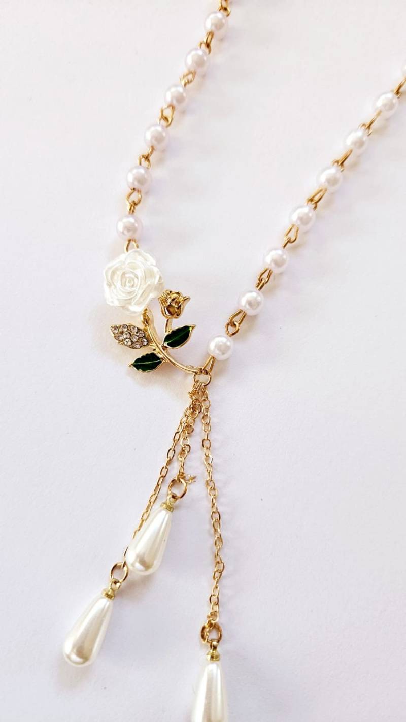 Halskette Kette Perlenkette Blume Rose Geschenk Ostern Valentinstag Geburtstag Muttertag Handmade von AudreyKreationen