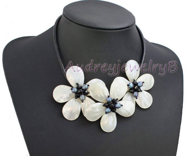 Natürliche Süßwasserperle Blume Halskette Schwester Geschenk, Freund Mutter Hochzeitsgeschenk Statement von AudreyjewelryB