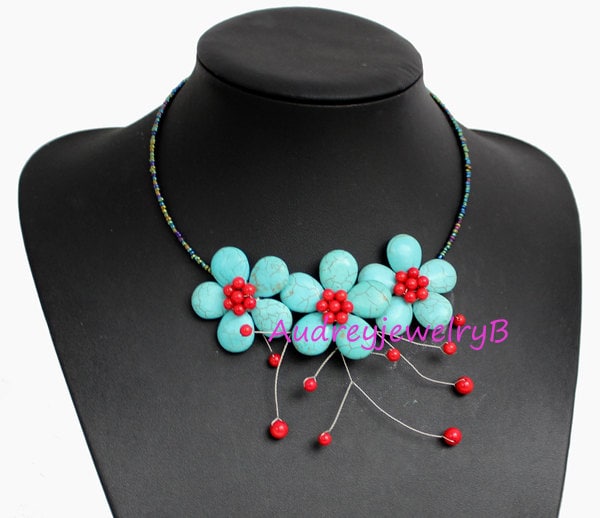 Türkis Koralle Blumen Halskette Perlen Bib Statement Schmuck von AudreyjewelryB