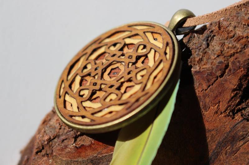 Halskette Mandala Aus Holz 3D Layered Art Keltisch Boho Anhänger Kette Längenverstellbar Handgemacht Und Nachhaltig von AuenwaldCrafts