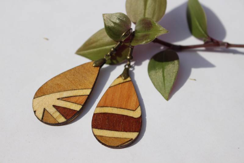 Holzohrringe Mandala Aus Verschiedenen Holzfurnieren Ausgefallene Leichte Hänger Hängeohrringe Wald Natur Baum Boho Holz Ohrringe Holzohrringe Mandala Aus Verschiedenen Holzfurnieren Ausgefallene Leichte Hänger Hängeohrringe Wald Natur Baum Boho Holz Ohrringe von AuenwaldCrafts
