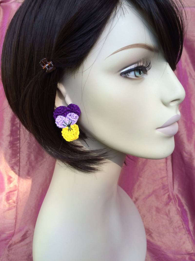 "Ohrringe "Handgehäkelte Stiefmütterchen" - "Johnny Jump-Ups" von AugelloApparel