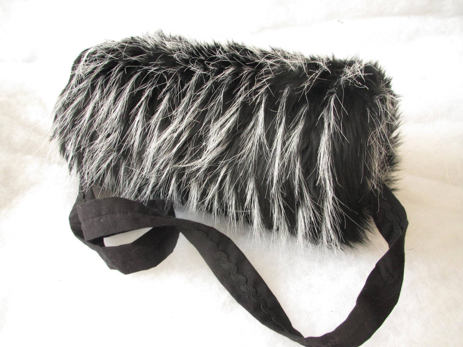 Muff, Handwärmer Genäht Aus Kunstpelz, Pelzimmitat, Schwarz, Weiß Muff, Handwärmer Genäht Aus Kunstpelz, Pelzimmitat, Schwarz, Weiß von Augenblickchen