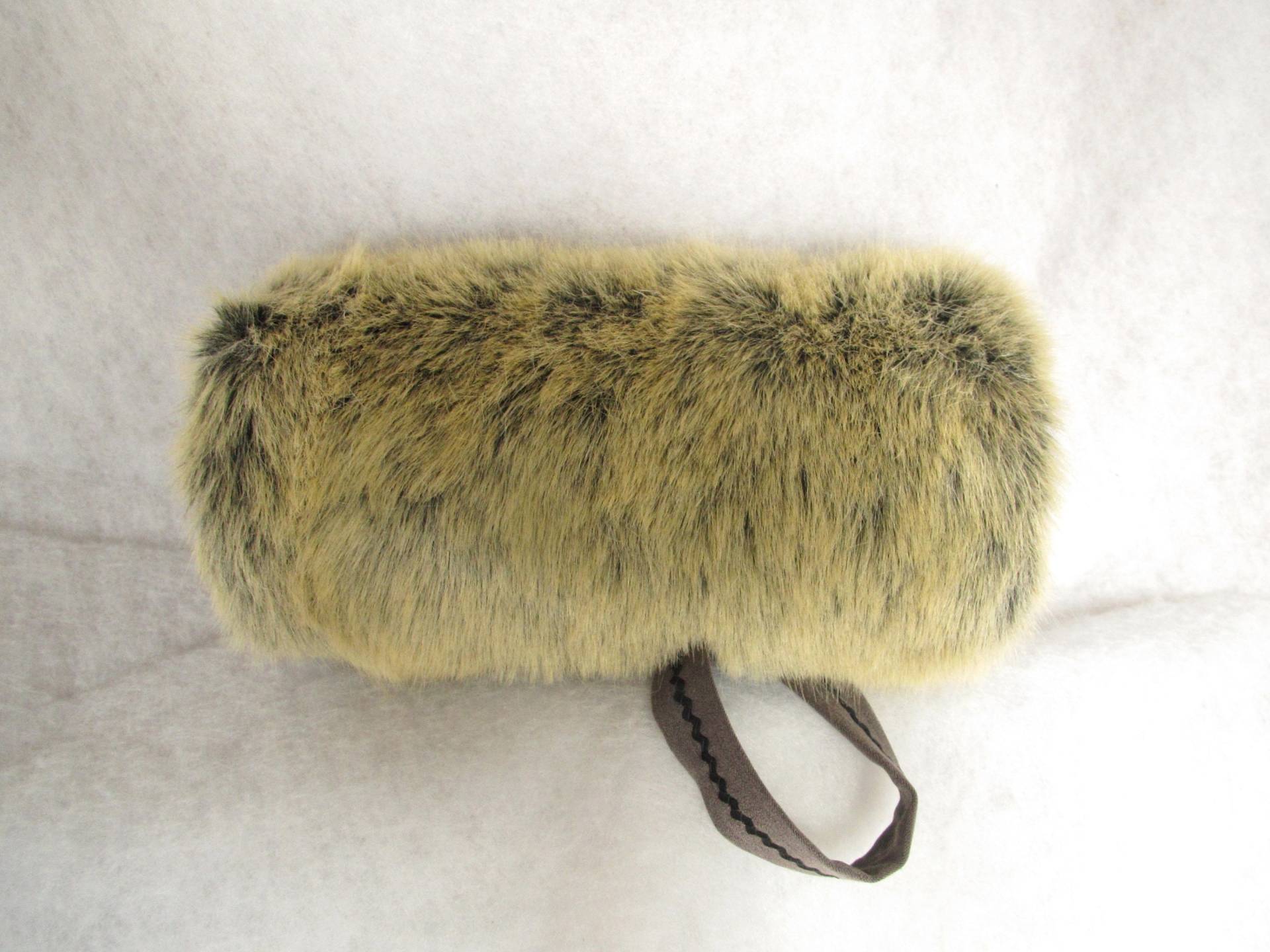 Muff Aus Pelzimmitat Beige. Schwarz Muff Aus Pelzimmitat Beige. Schwarz von Augenblickchen