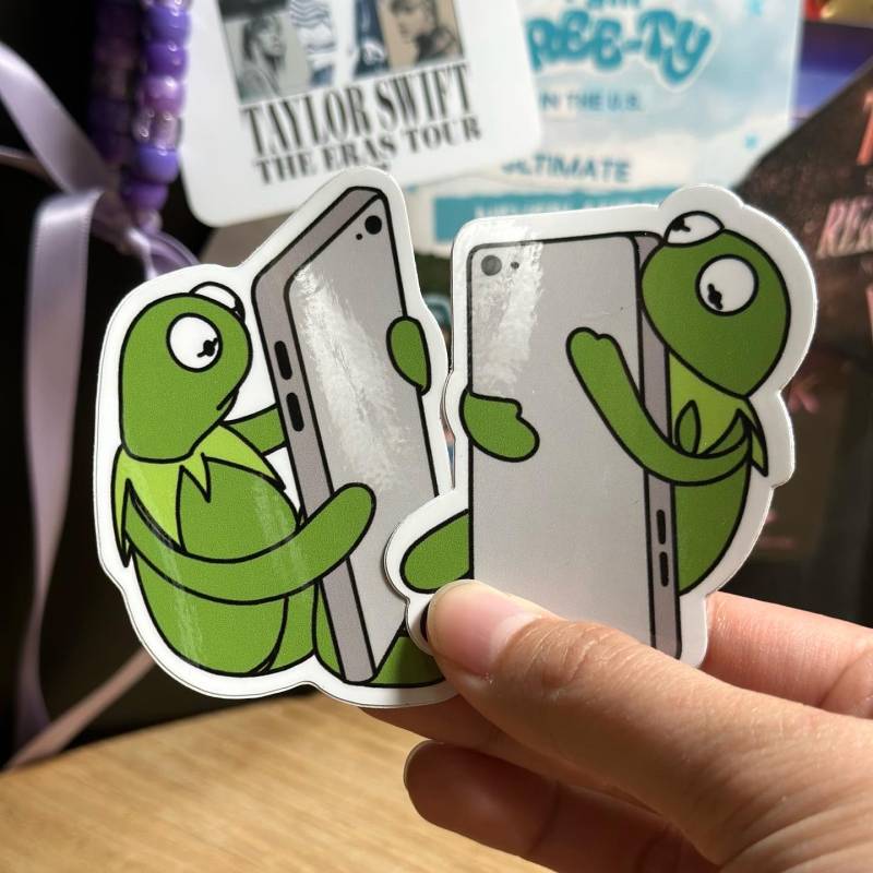 Kermie Meme Pins | Kermit Der Frosch Inspiriert Internet Beste Freunde Umarmt Traurig Decke Fenster Emo Geschenk Deprimiert Bff Telefon Bsf Bestie von AuguryPins