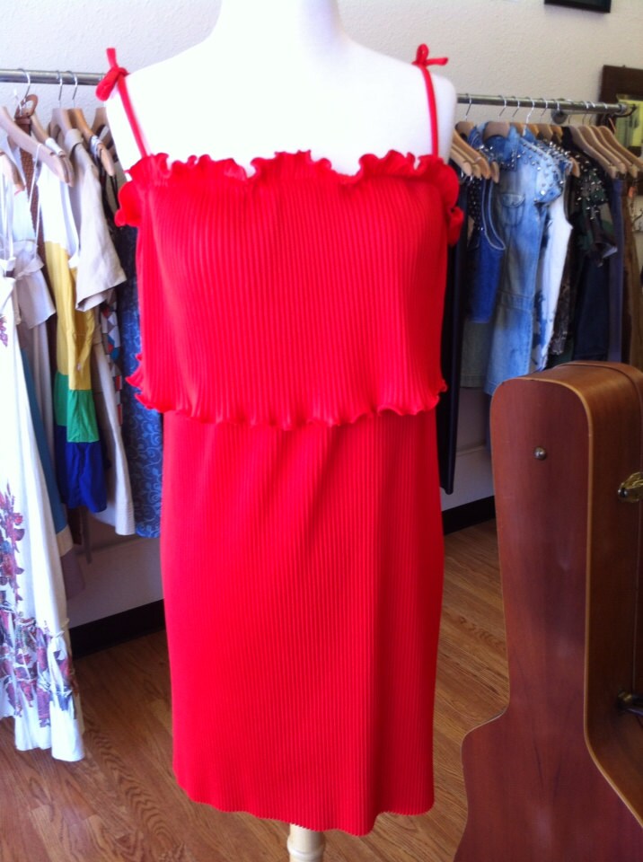 Vintage Lorrie Deb Of San Francisco Rotes Plissee Kleid von AugustAndJudeVintage