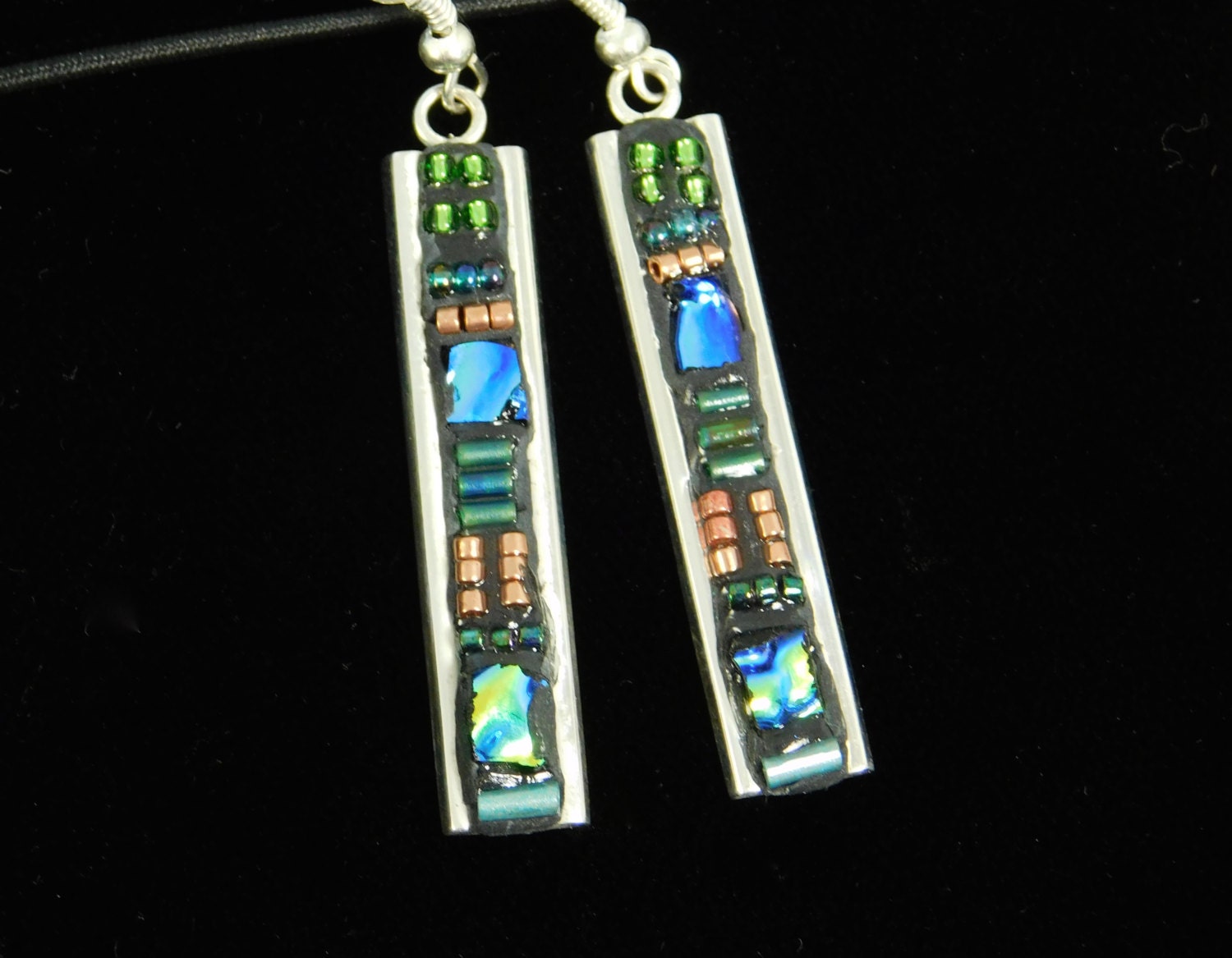 Deco Style Channel Ohrring in Grün, Blau Und Kupfer Deco Style Channel Ohrring in Grün, Blau Und Kupfer von AugustGlass1