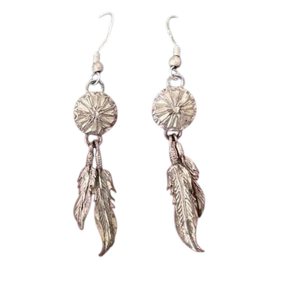 Vintage Traumfänger Ohrringe Gehämmerte Metallfeder Handmade Pewter Silber Wüsten-Chic-stil Süd-West Ureinwohner Schmuck Geschenk Vintage Traumfänger Ohrringe Gehämmerte Metallfeder Handmade Pewter Silber Wüsten-Chic-stil Süd-West Ureinwohner Schmuck Geschenk von AugustSings