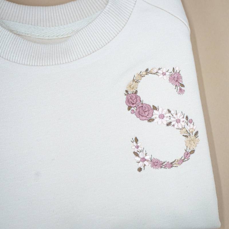Mit Blumen Gesticktes Kleinkind-Sweatshirt, Kinder Mit Blumenname, Personalisierter Pullover, Benutzerdefinierte Stickerei, Mädcheninitiale von AugustandJuneKids