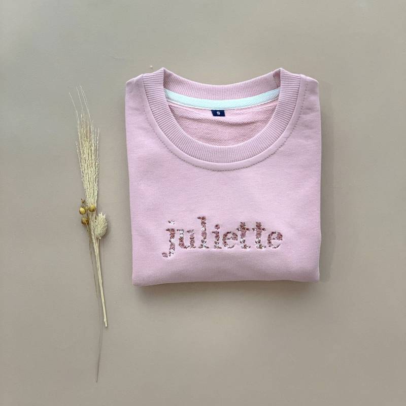 Mädchen Blumen Name Pullover, Besticktes Kleinkind Sweatshirt, Neutral Personalisierte Kinder Pullover von AugustandJuneKids