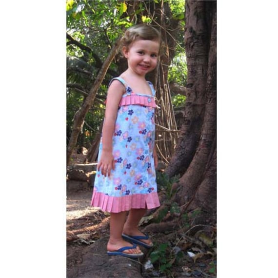 Ausgestelltes Trapezkleid Mit Trägern, Blau-Rosa Blumenprint von AummadeKids