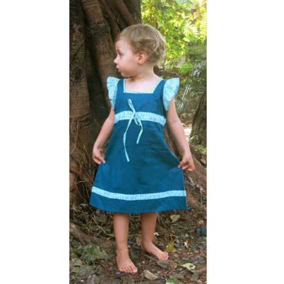 Blaugrünes Kleid Mit Ausgestellten Ärmeln in Blauem, Rosa Und Grünem Blumendruck, Boho, Romantisch, Aummade von AummadeKids
