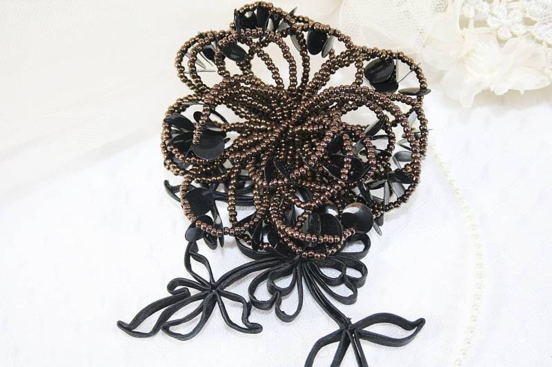 Einzigartige Schwarze Brosche Vintage Schwarze Pailletten Blume Pin 1980Er Jahre Band Statement Schwarzes Made in Italy von AuntBeasBling