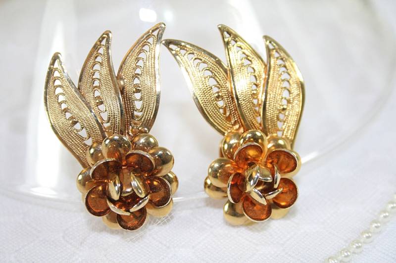 Fabelhafte Vintage Blumen Ohrringe Große Goldfarbene Ohrclips Perfekt Für Jeden Anlass Geschenkideen Sie von AuntBeasBling