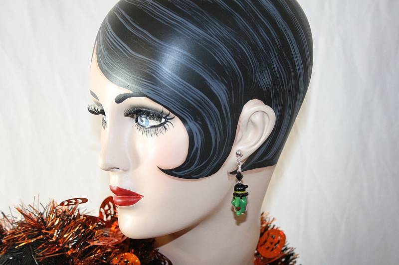 Grüne Halloween Hexen Ohrringe in Mini Sarg Lampwork Hexe Geschenke Für Sie Gruselige von AuntBeasBling