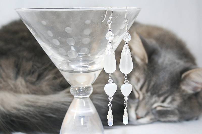 Herz Ohrringe Valentine Geschenke Für Ihr Glas Tropfen Baumwinkel Frosted Hochzeit Handgefertigte Schulter Duster von AuntBeasBling