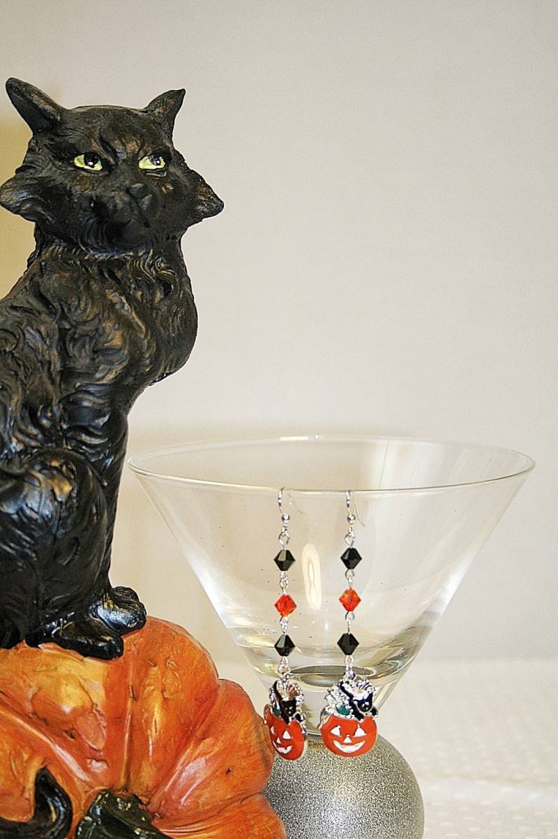 Jack O Laterne Halloween Ohrringe Mit Schwarzen Katze Emaillierte Kürbis Swarovski-Kristallen von AuntBeasBling