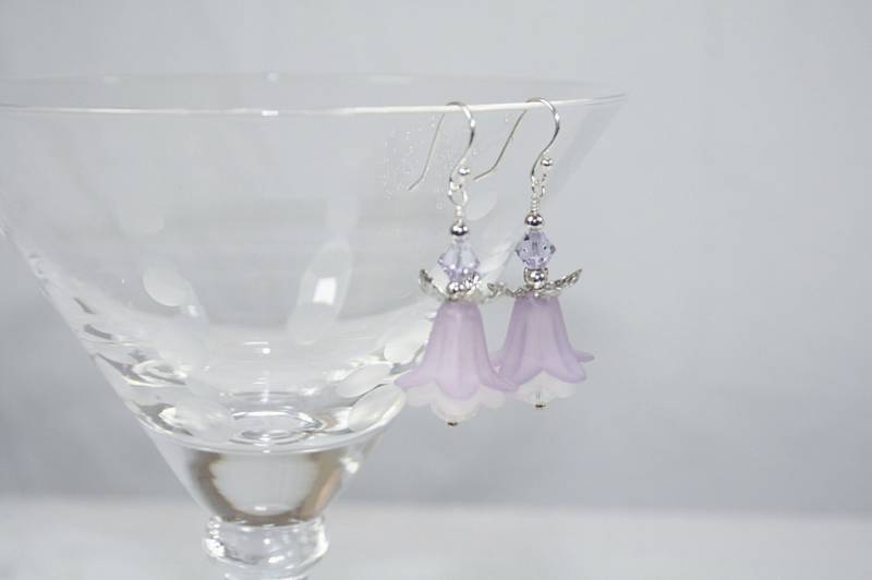 Lavendel White Flower Ohrringe Vintage Aurora Borealis Kristallperlen Hochzeit Jede Anlass von AuntBeasBling