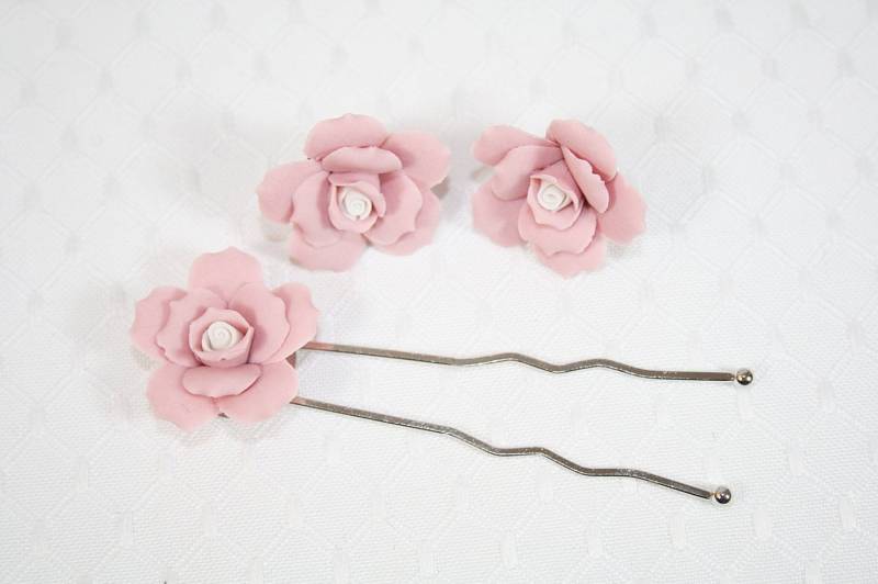 Rosa Und Weiße Rose Haarnadel Ohrringe Set Handarbeit Hochzeit Braut Party Accessoires von AuntBeasBling