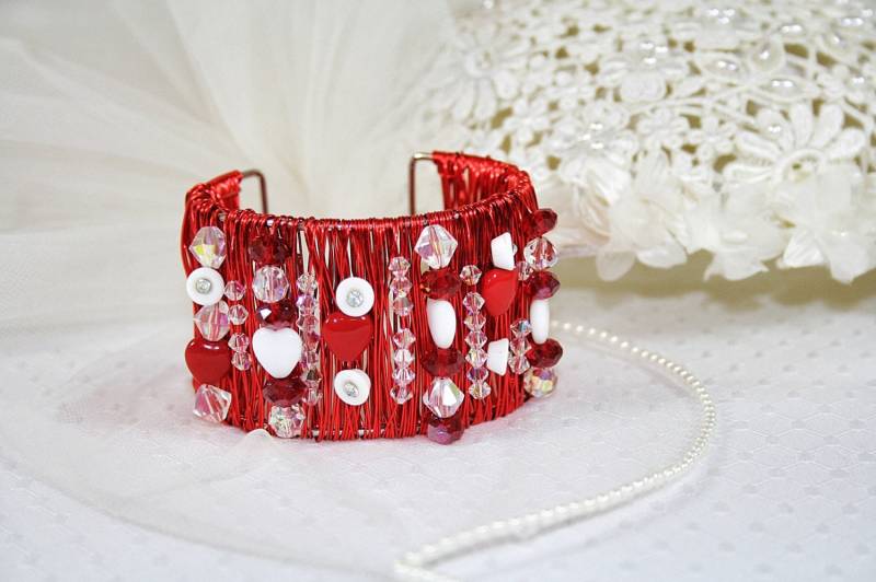 Rot Valentine Manschette Armband Rote Herzchen Geschenke Für Ihr Rotes Herz Armreif von AuntBeasBling