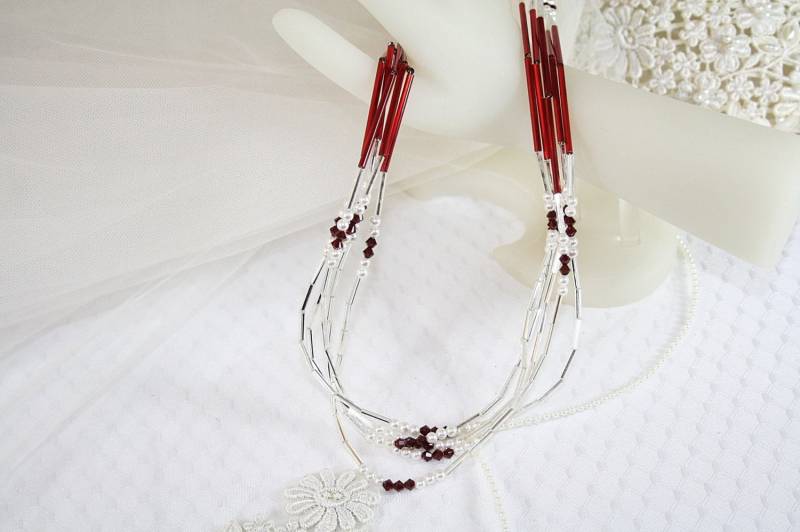 Schimmernde Rot Und Silber Halskette Perfekt Für Jeden Anlass Handgefertigte Statement-Kette Fashion-Statement von AuntBeasBling